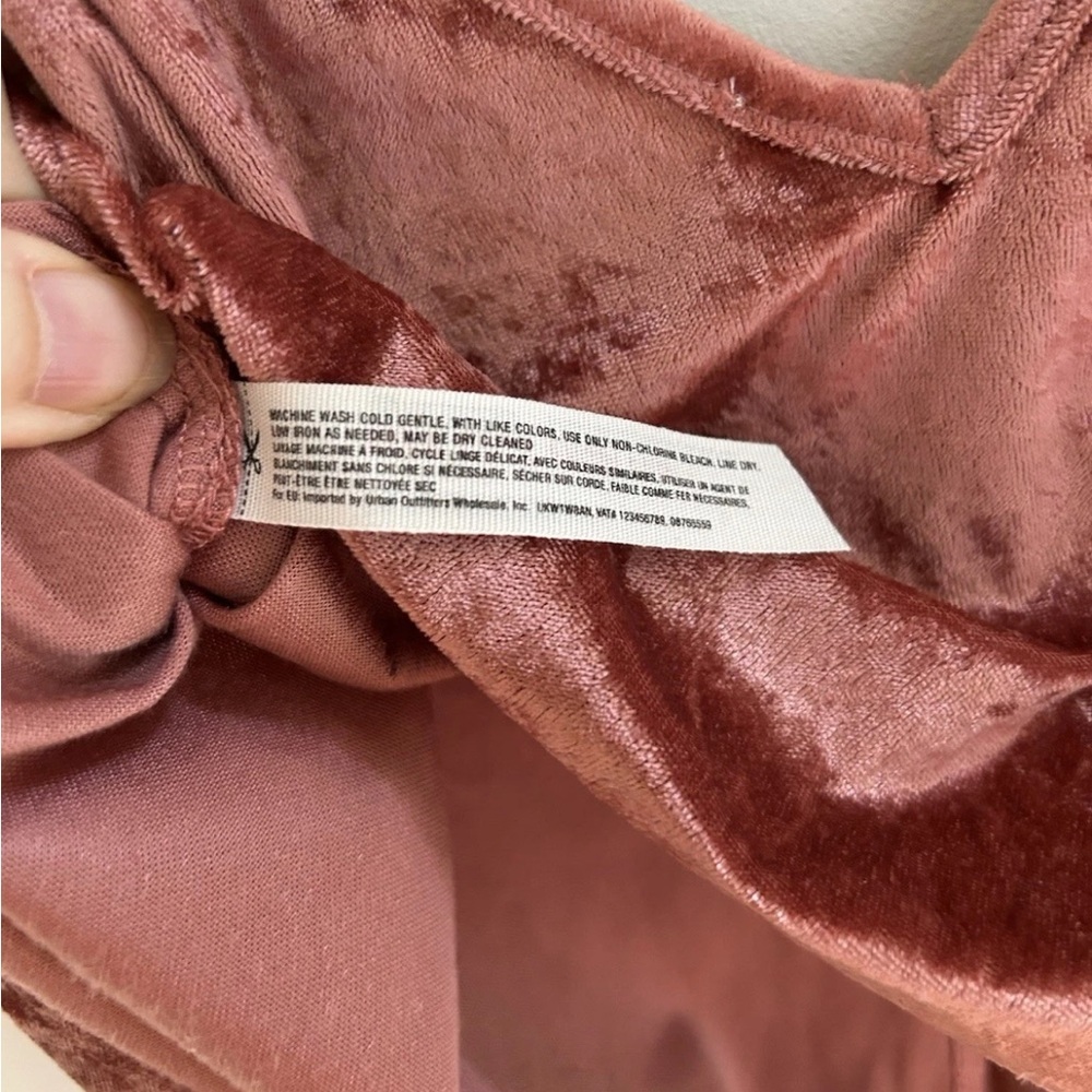 Free People Intimately Mauve Pink Velvet Cropped V-Neck Button Tie Front Size XS - Picture 8 of 9